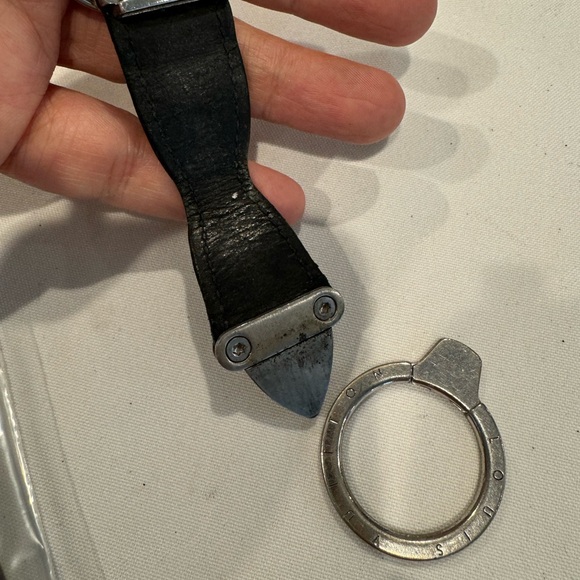 Authentic Louis Vuitton key ring - Picture 4 of 6